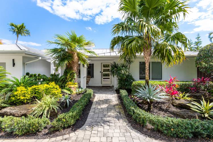 Discover the epitome of Lake Ida living w this gorgeous transitional coastal gem.