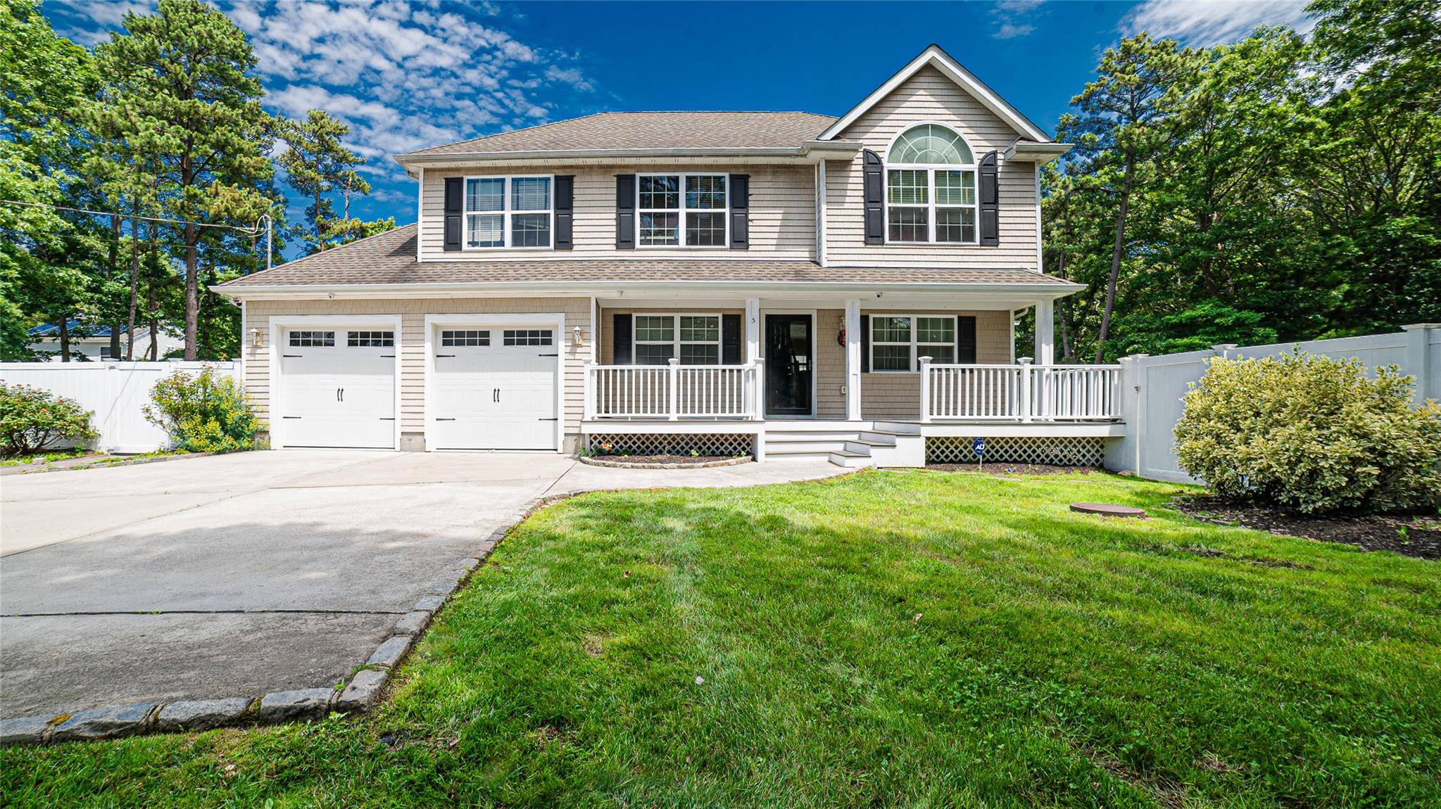 Custom built large 4 Bedroom 2.
