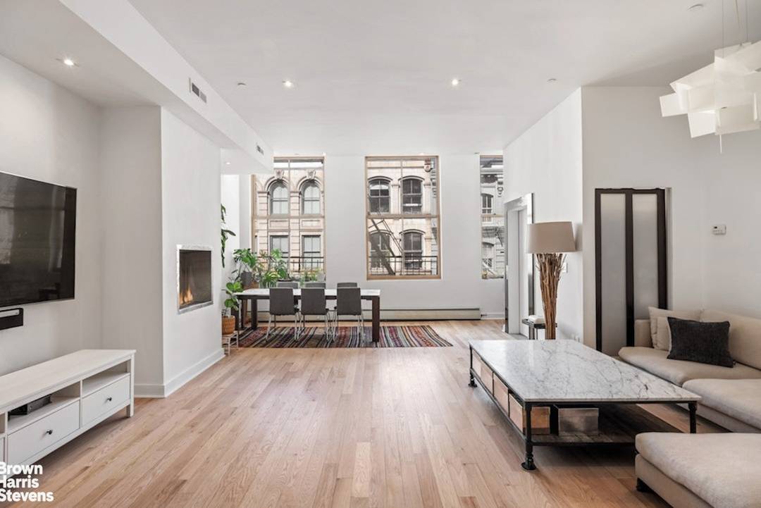 Stylish Renovated Loft Living in Heart of SoHo !