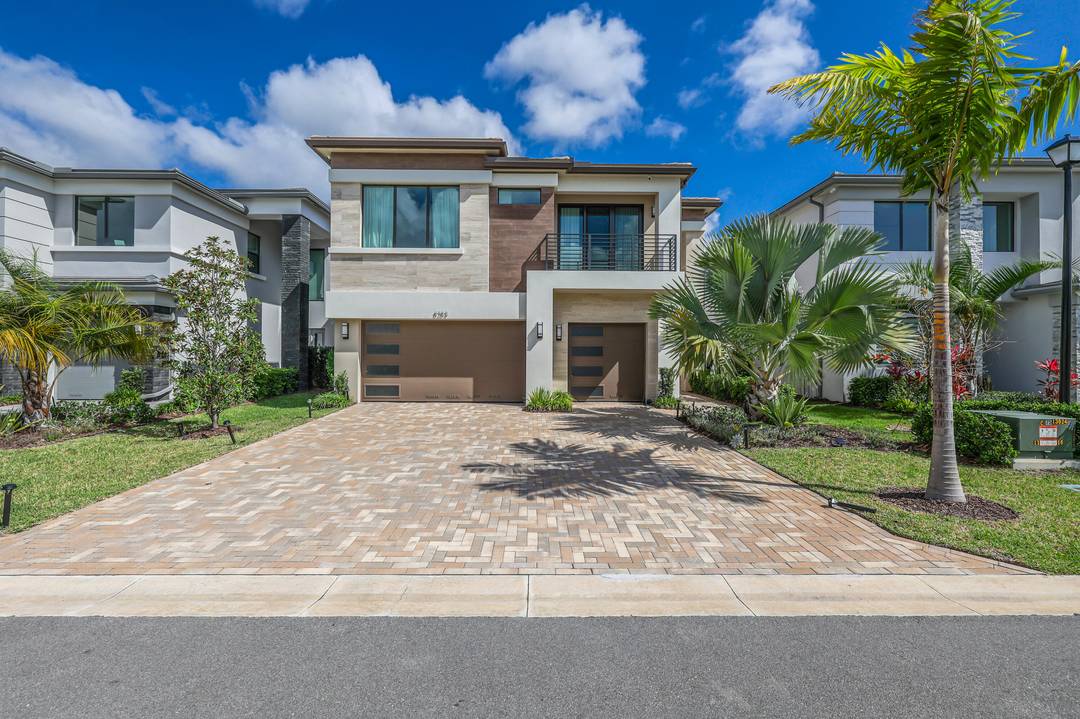 Welcome to Lotus Palms ! This designer updated, fully furnished 5BR 5BA Honolulu model is truly turnkey.