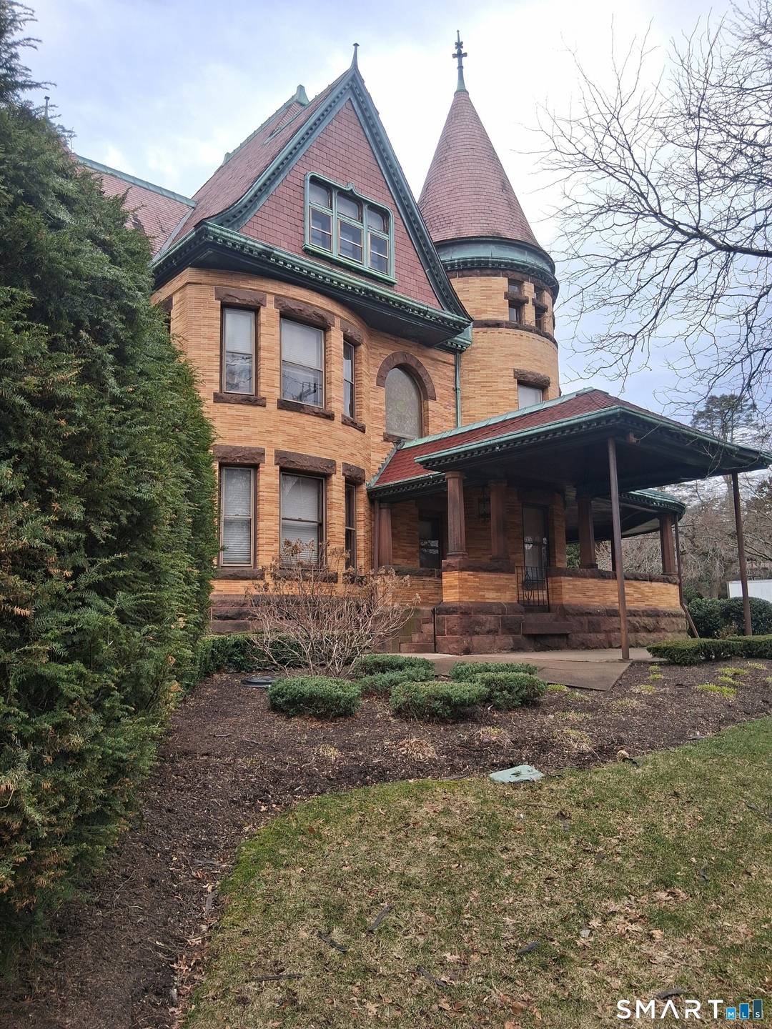 475 Whitney Avenue presents a rare opportunity to restore reposition one of New Haven's most architecturally significant properties into a signature residential asset.