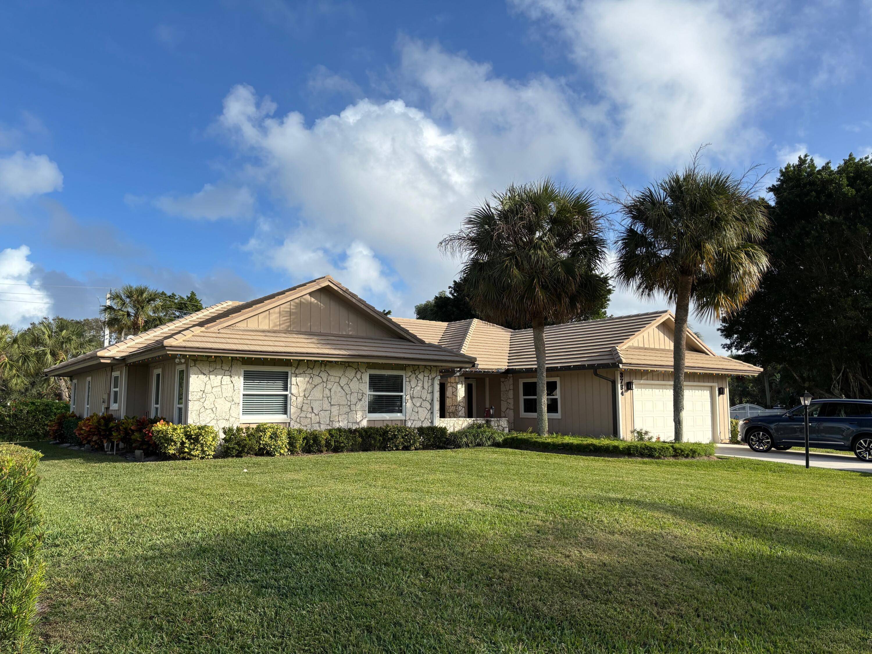 This stunning 3 bedroom, 2 bathroom home is located in the very desirable Yacht Country Club of Stuart.