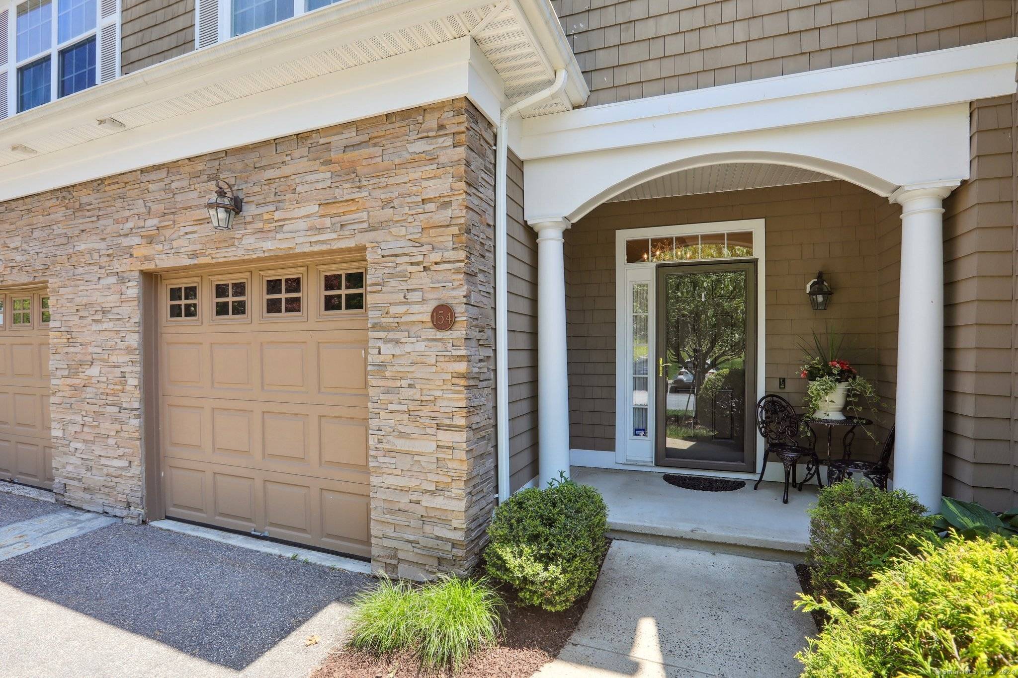 Come immerse yourself in this elegant community and town of Litchfield.