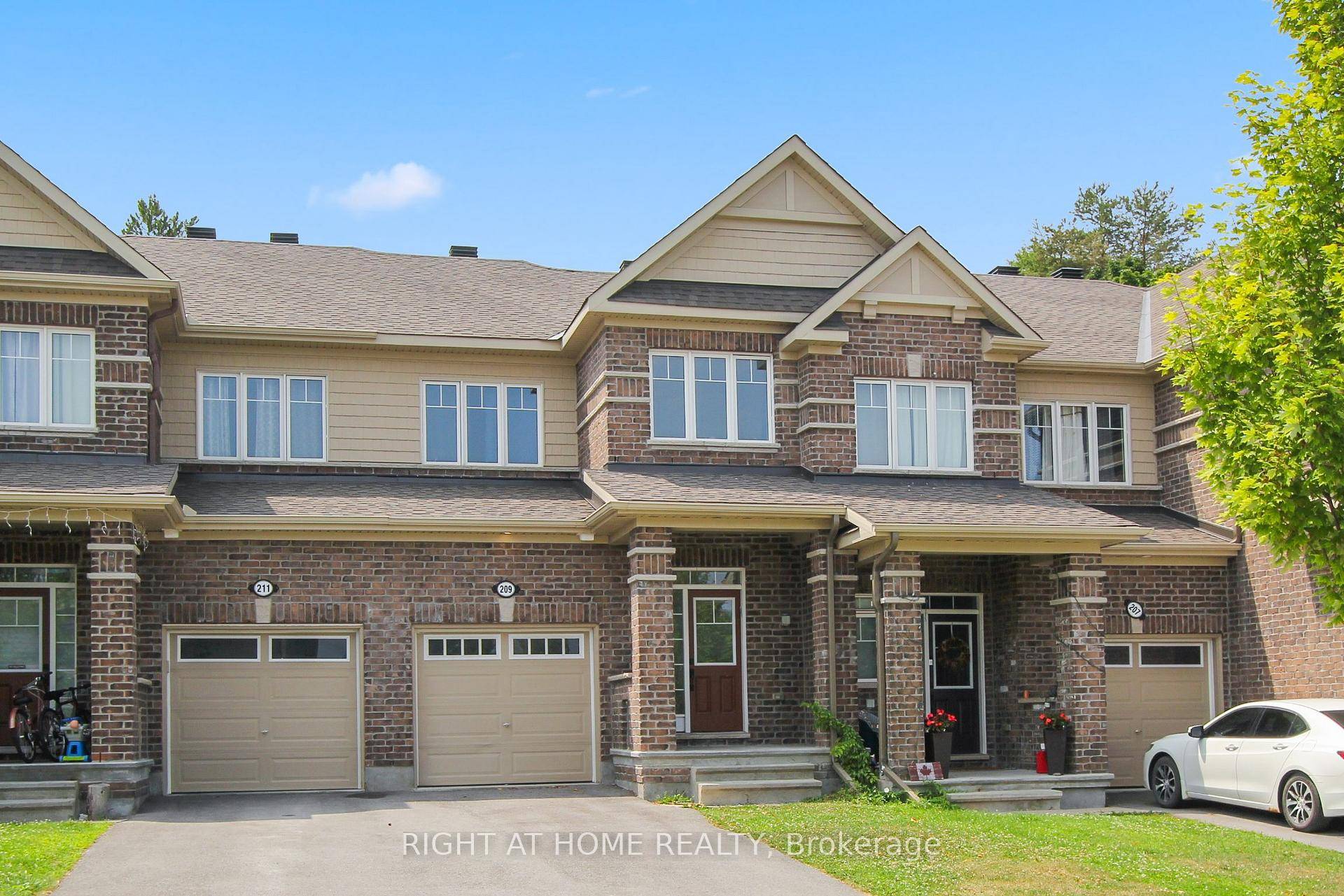 Beautiful 2018 two storey townhome in Stittsville.