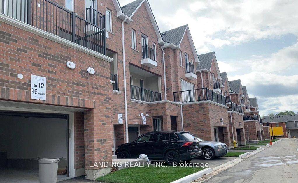 Luxury Townhouse In Heart of Buttonville, 9 Ft ceilings,, Quartz Countertop amp ; Backsplash, Engineered Hardwood Flooring.