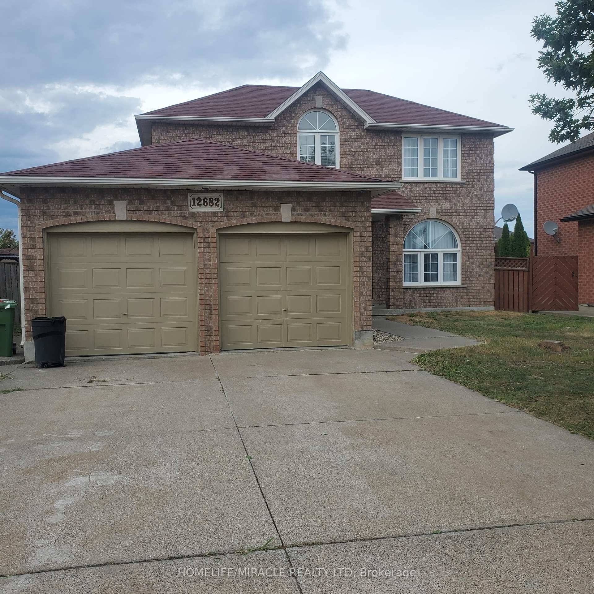 Move in ready residence in the sought after Tecumseh neighborhood.