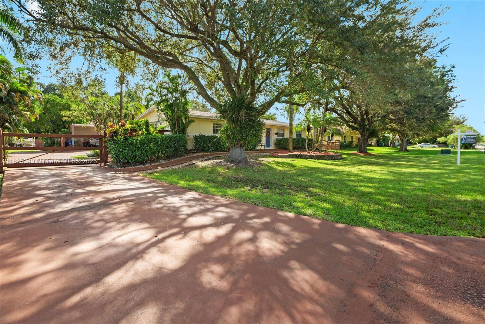 Don t miss this charming 4 2 bath updated ranch home in the heart of Southwest Ranches !