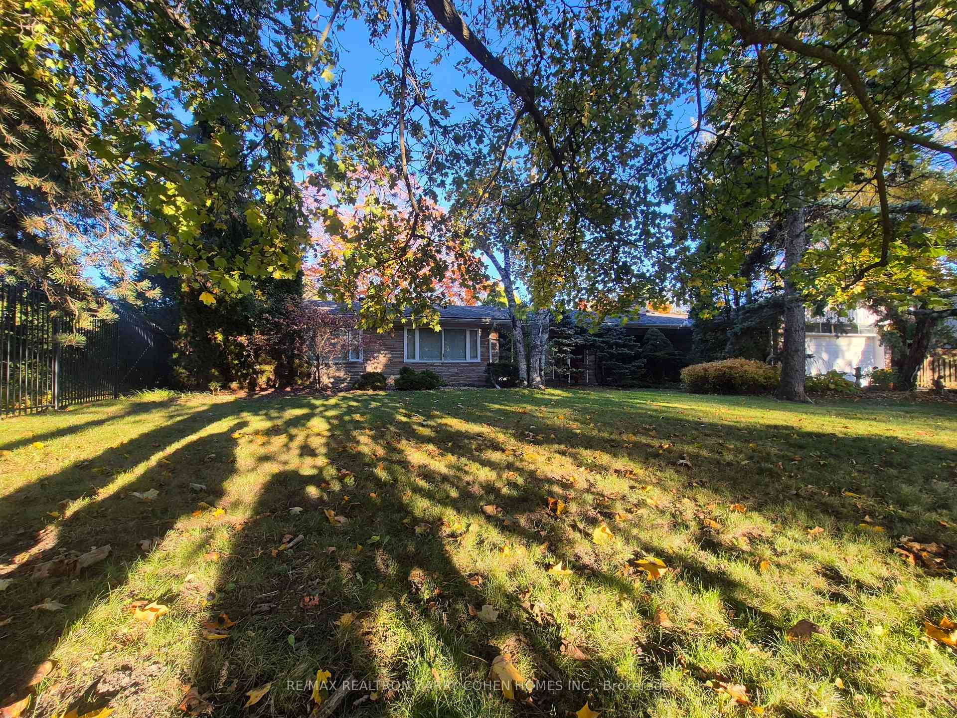 Muskoka In The City ! York Mills Most Sought After Enclave.