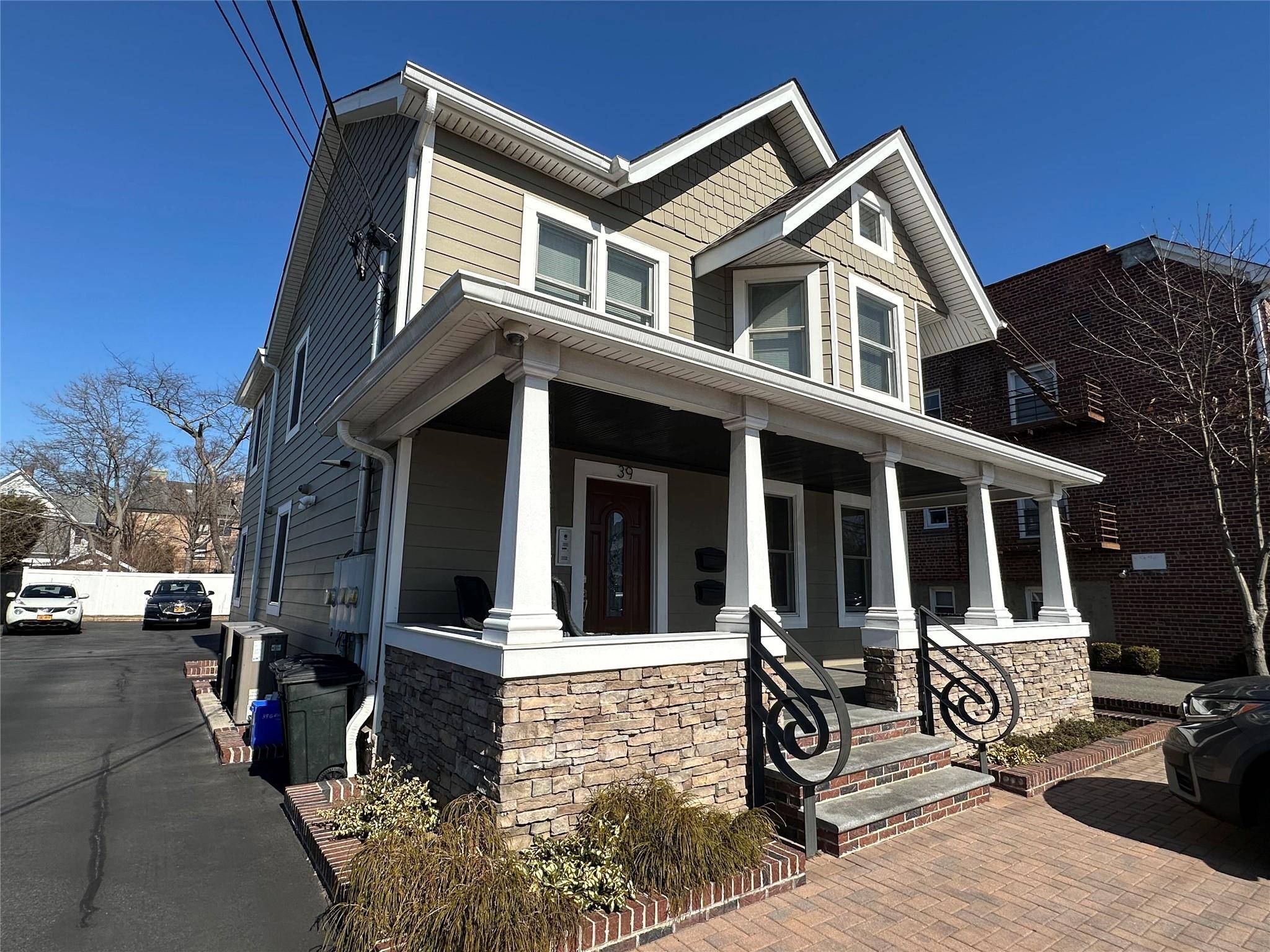 Beautiful all updated 1st floor apartment.