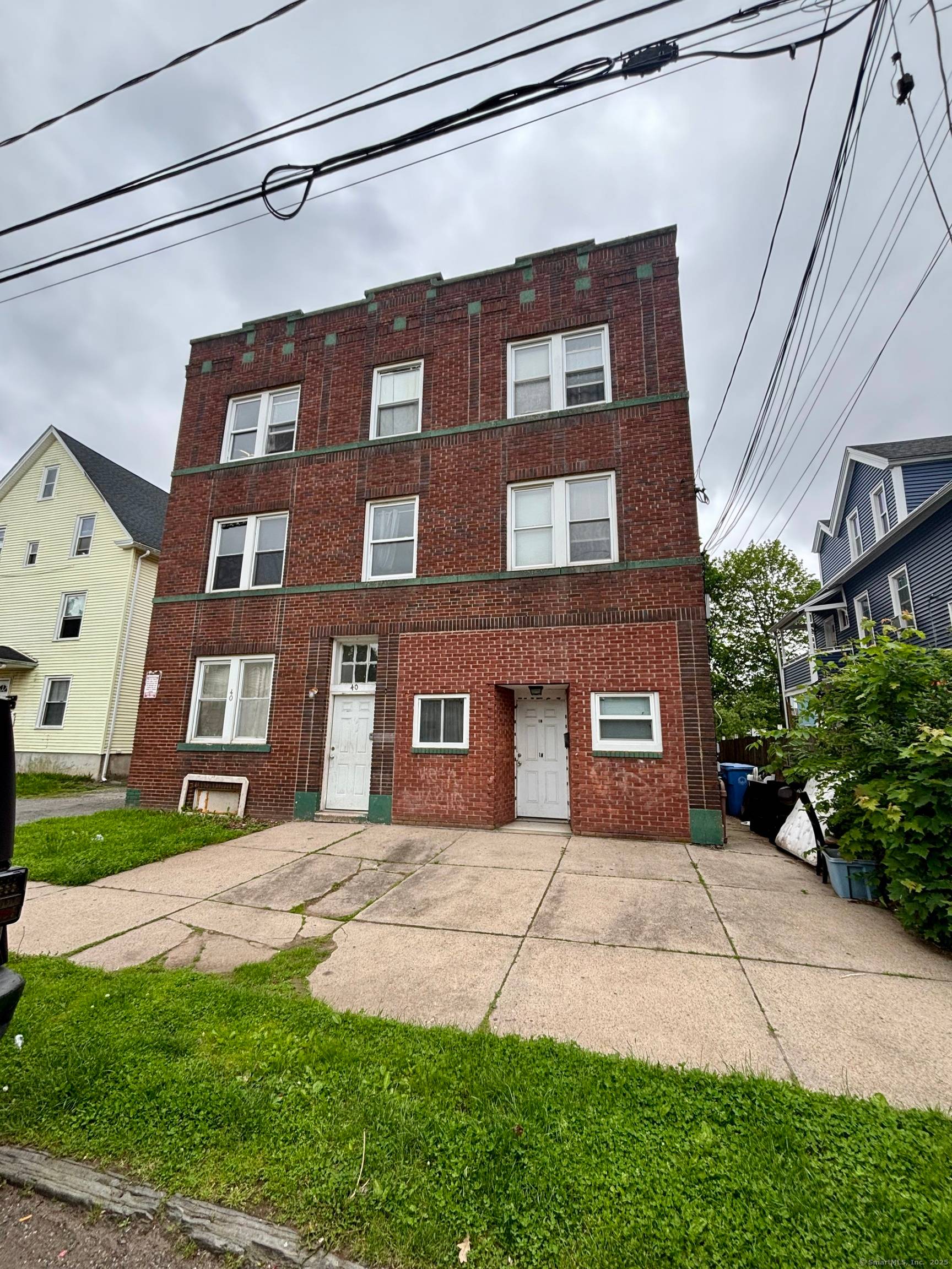 CASH FLOW ! 9. 2 CAP ! A rare opportunity to own a fully occupied, solid brick six unit building in a prime New Britain location !