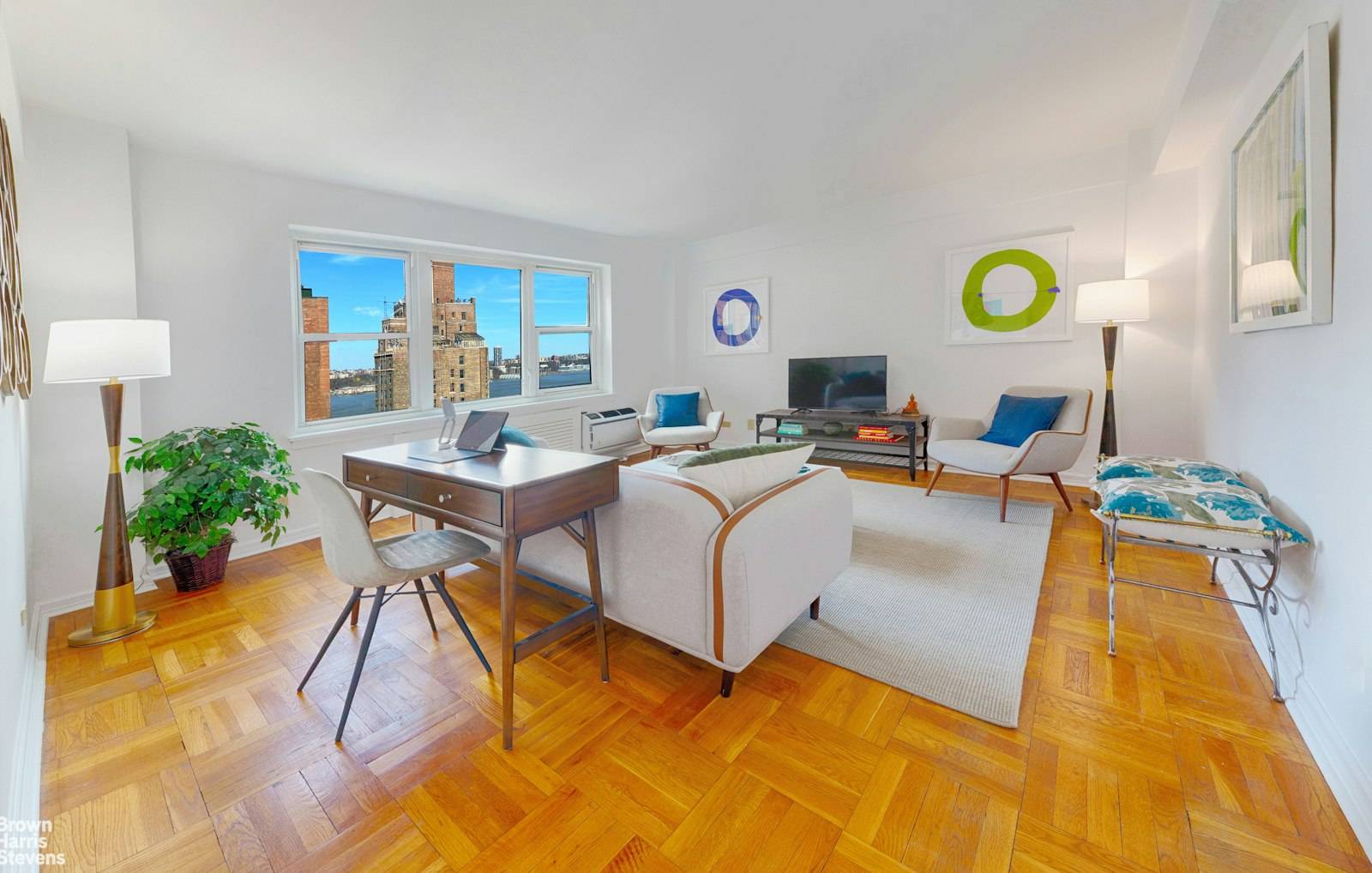 W70s River Views, Light, Renovated, Low MaintenanceEvery window in this fully renovated, light and quiet one bedroom home faces west over the private Schwab House garden and protected historic townhouses ...