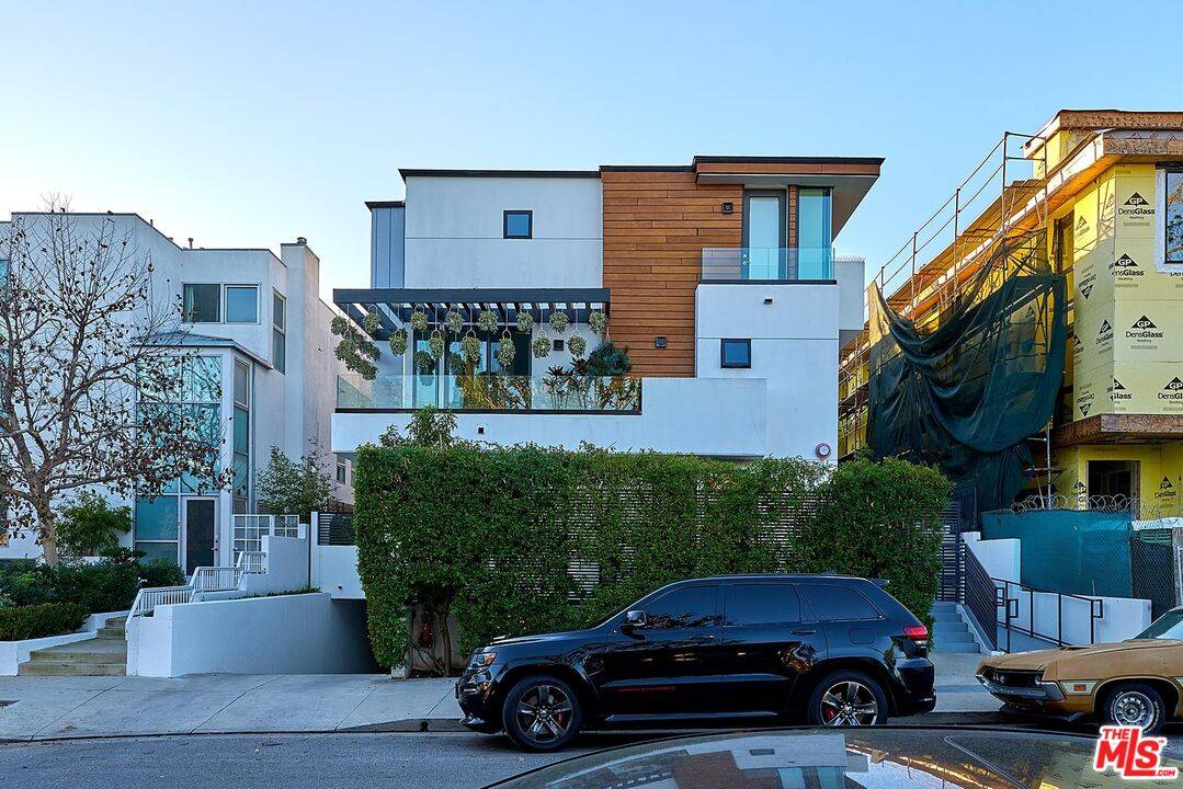 829  N Martel Ave 3BR Hollywood Hills East La