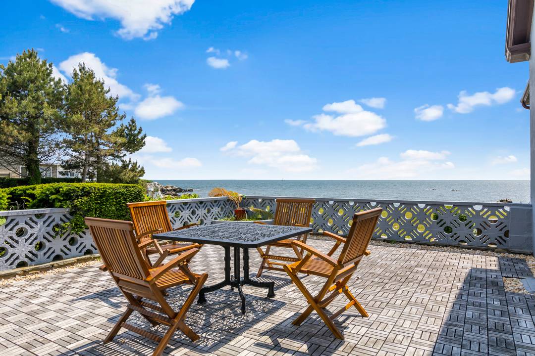 Welcome to 29 W. Shore Dr.