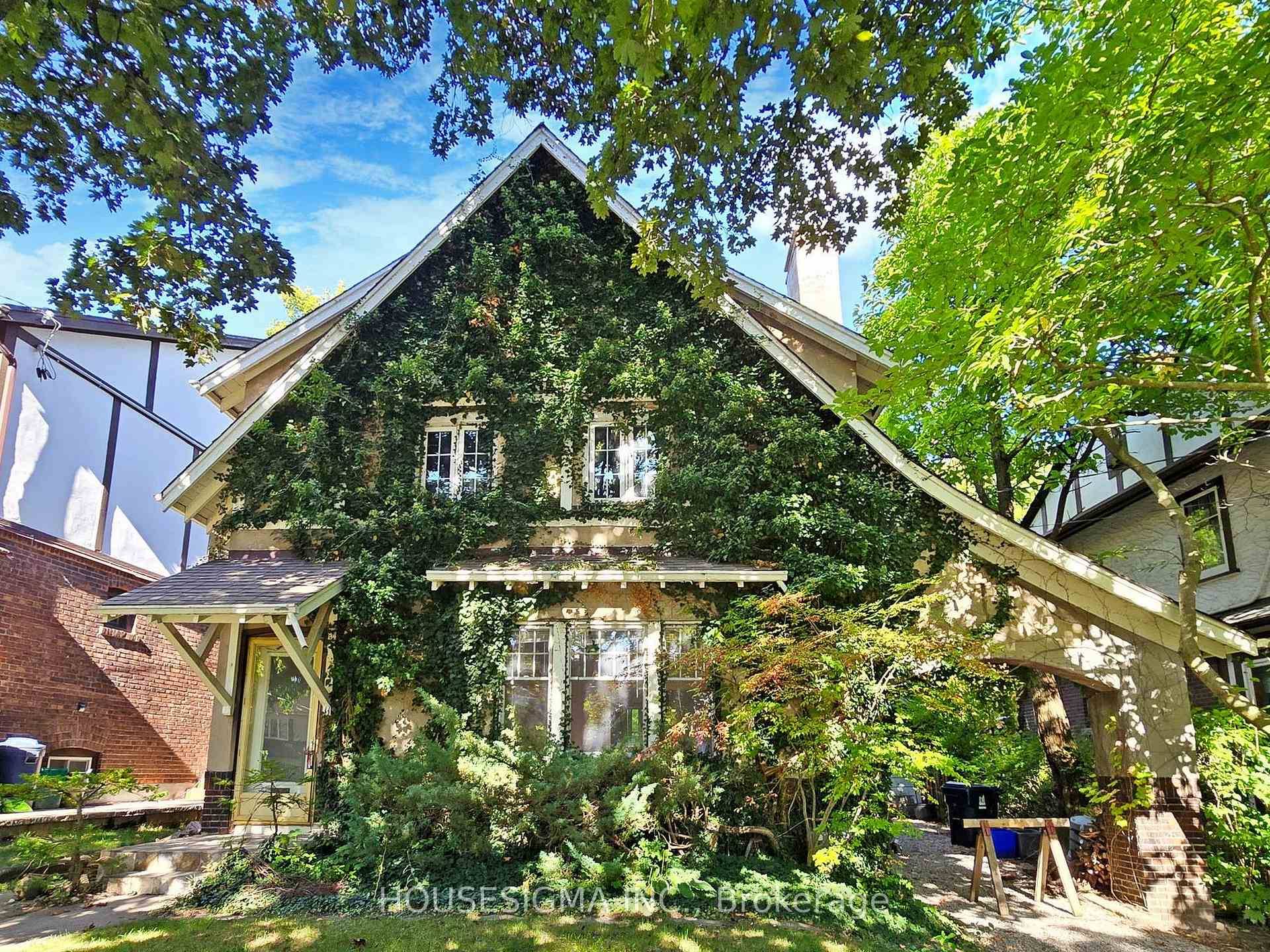 Lovely Detached 3 Bedroom House In Davisville Village with Excellent schools including North Toronto Collegiate Institute 9.