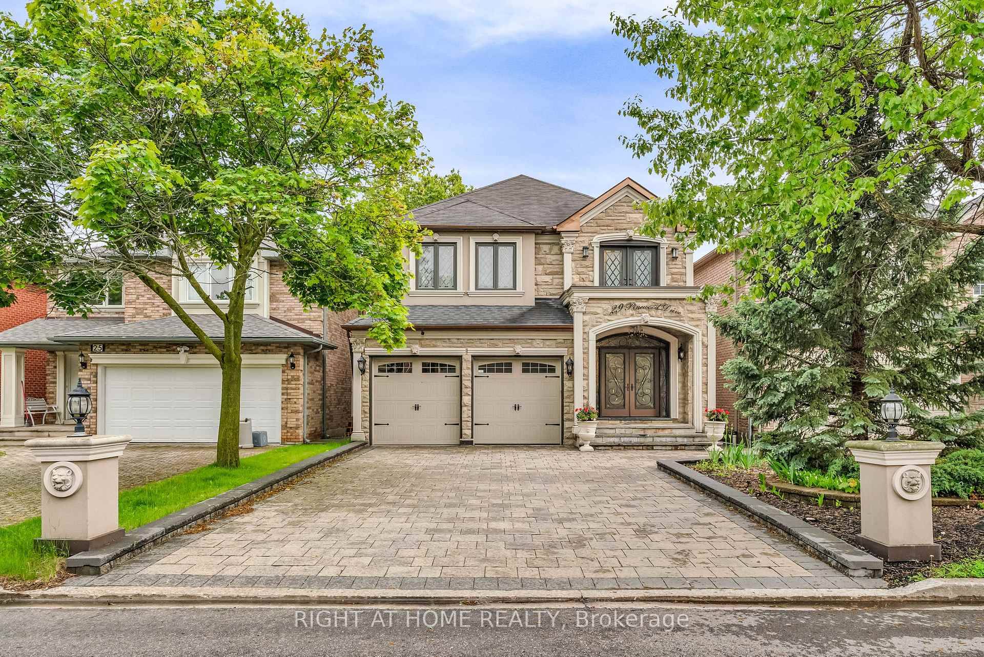 Discover the perfect home nestled in one of the most desirable neighbourhoods in Vaughan that is perfect for family and entertaining.