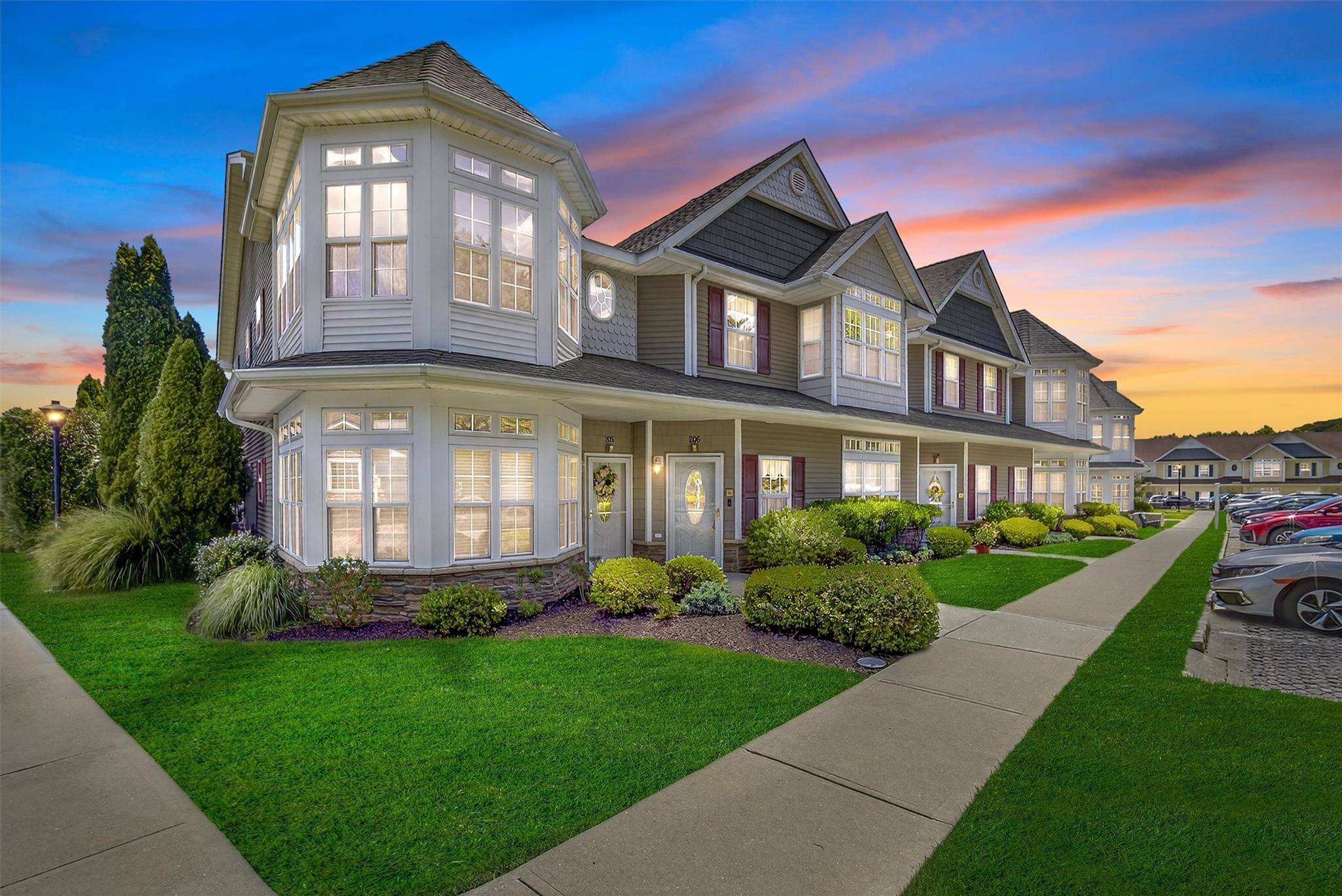 Stunning 2 bedroom 2 bath in the sought after 55 community of Stoneleigh Woods.