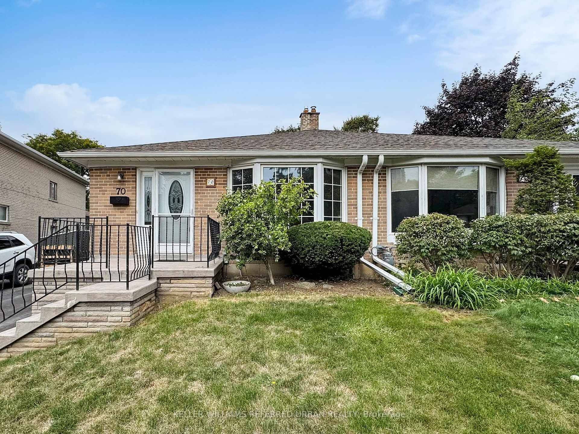 Welcome to this spacious 4 bedroom backsplit home in the highly sought after Pleasant View community.