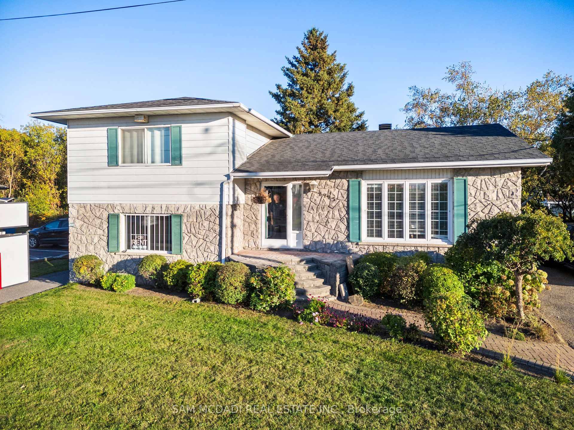 2705 Laurier Street Exceptional Residential Commercial Opportunity !