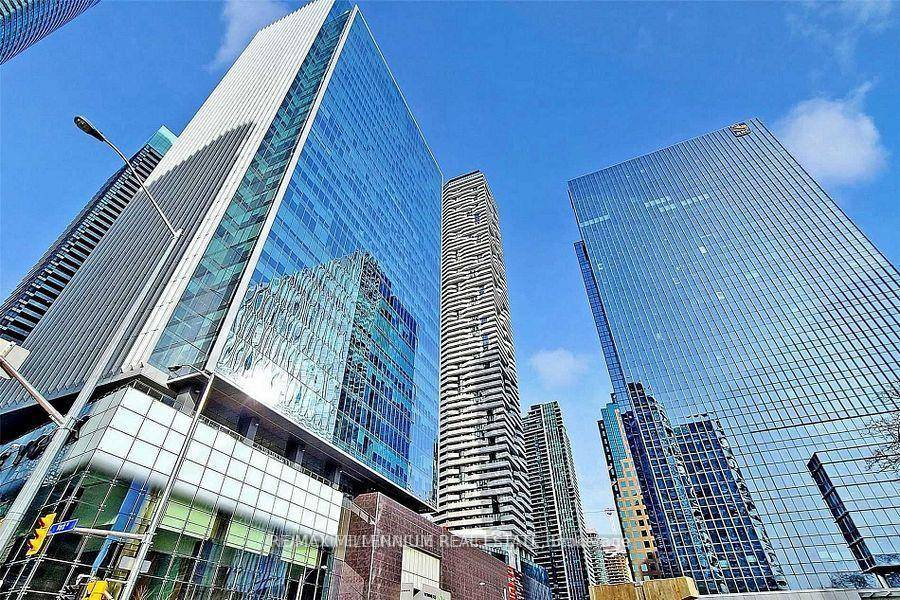 Welcome To Ultimate Luxury And Convenience In The Heart Of Downtown Core, At Harbour Plaza Condos.