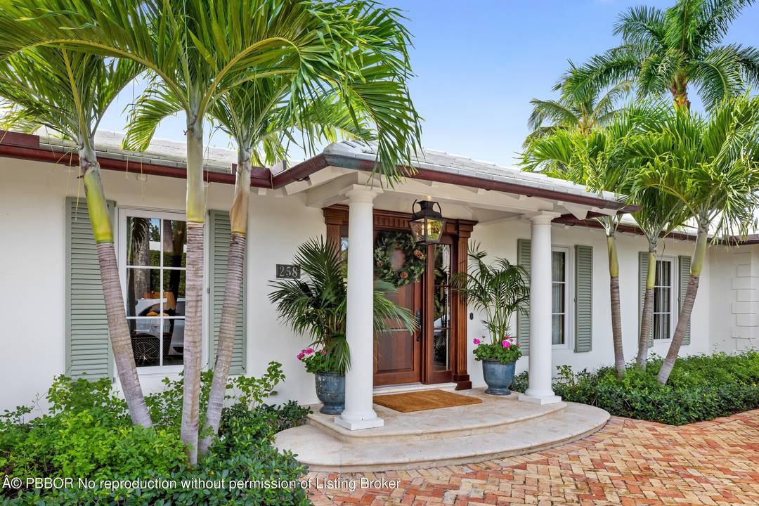 258 List Road is a Palm Beach Island oasis, the kind of home you instantly relax in.