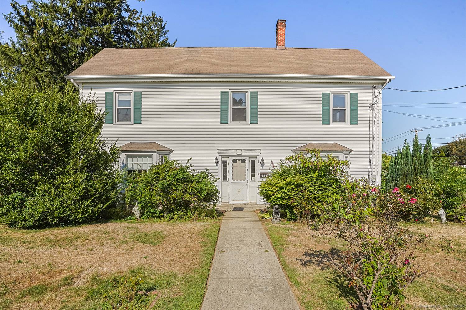 Handyman Special Huge potential is found at this 4 bedroom Colonial within walking distance to Stratfield Elementary, Owen Fish Park, Fairfield Woods Public Library and shopping conveniences at Stratfield Four ...
