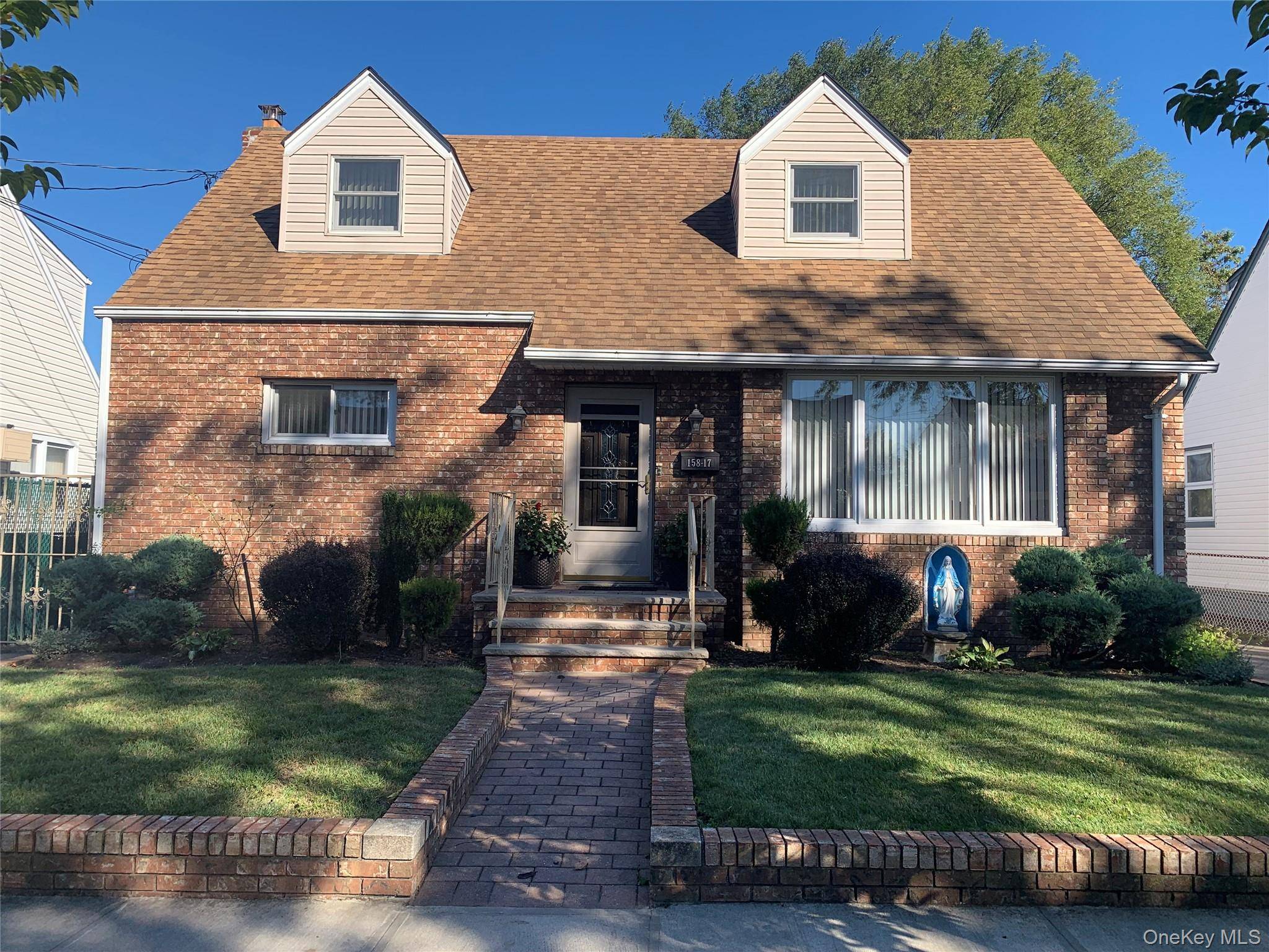 Welcome to this 2 family home in the Rockwood Park section of Howard Beach.