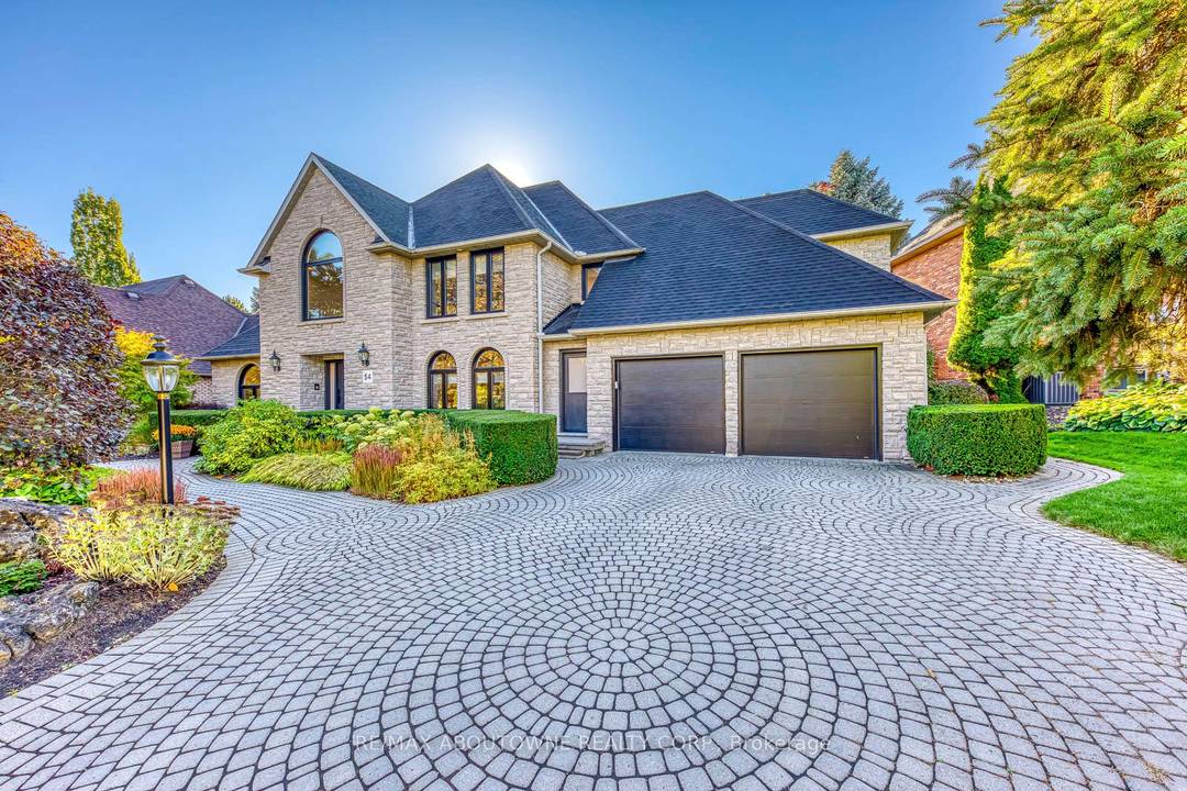 Extraordinary Fully Renovated Home in Prestigious Oakhill, Ancaster.