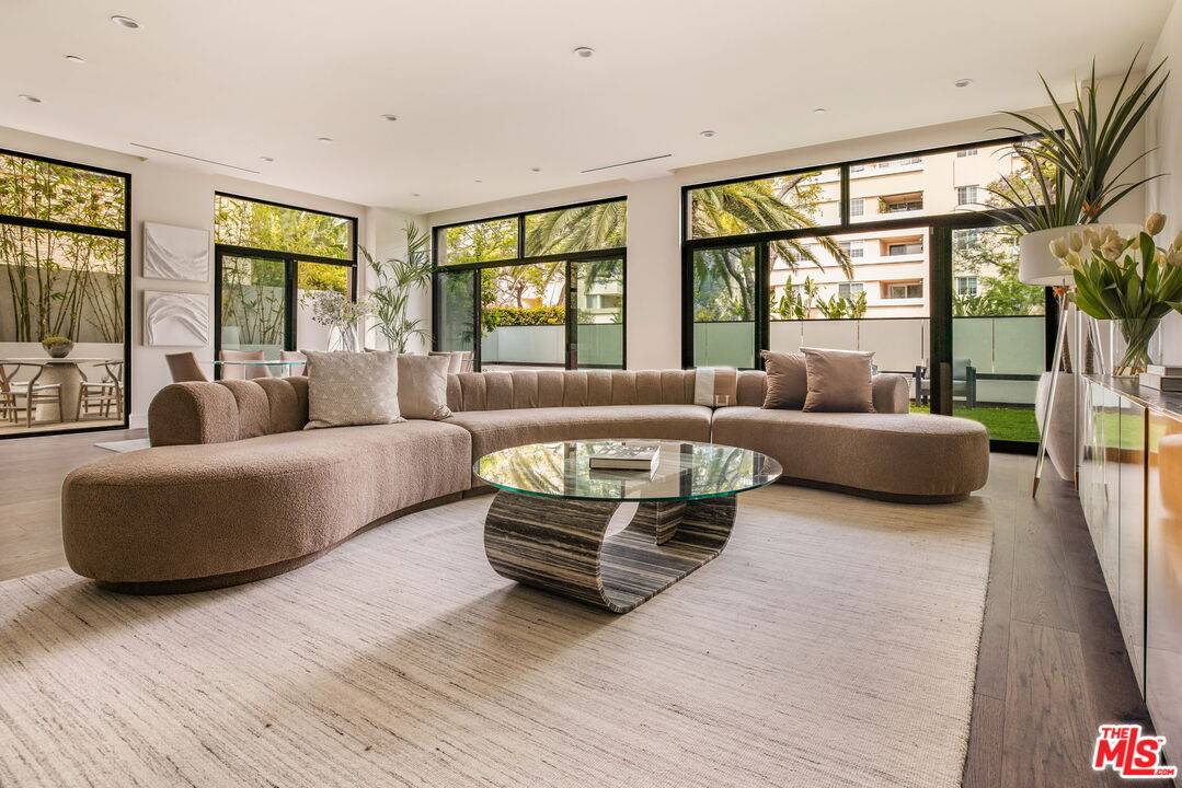 425  N Palm Dr 2BR Beverly Hills Post Office | B.H.P.O. La