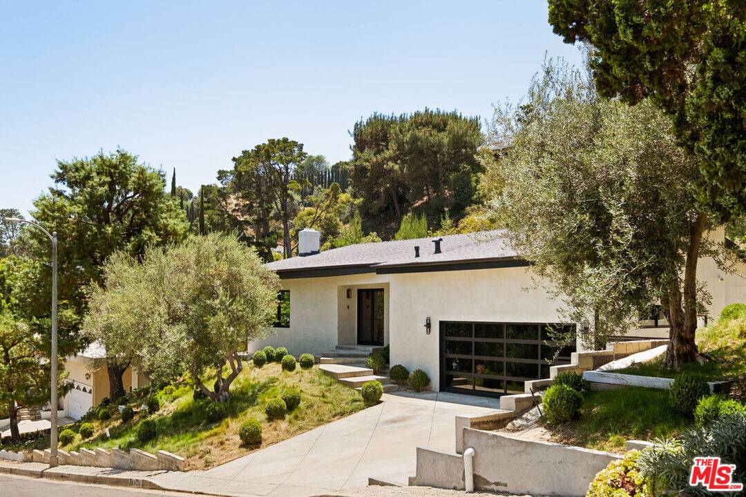 8628   Edwin Dr 3BR Hollywood Hills East La