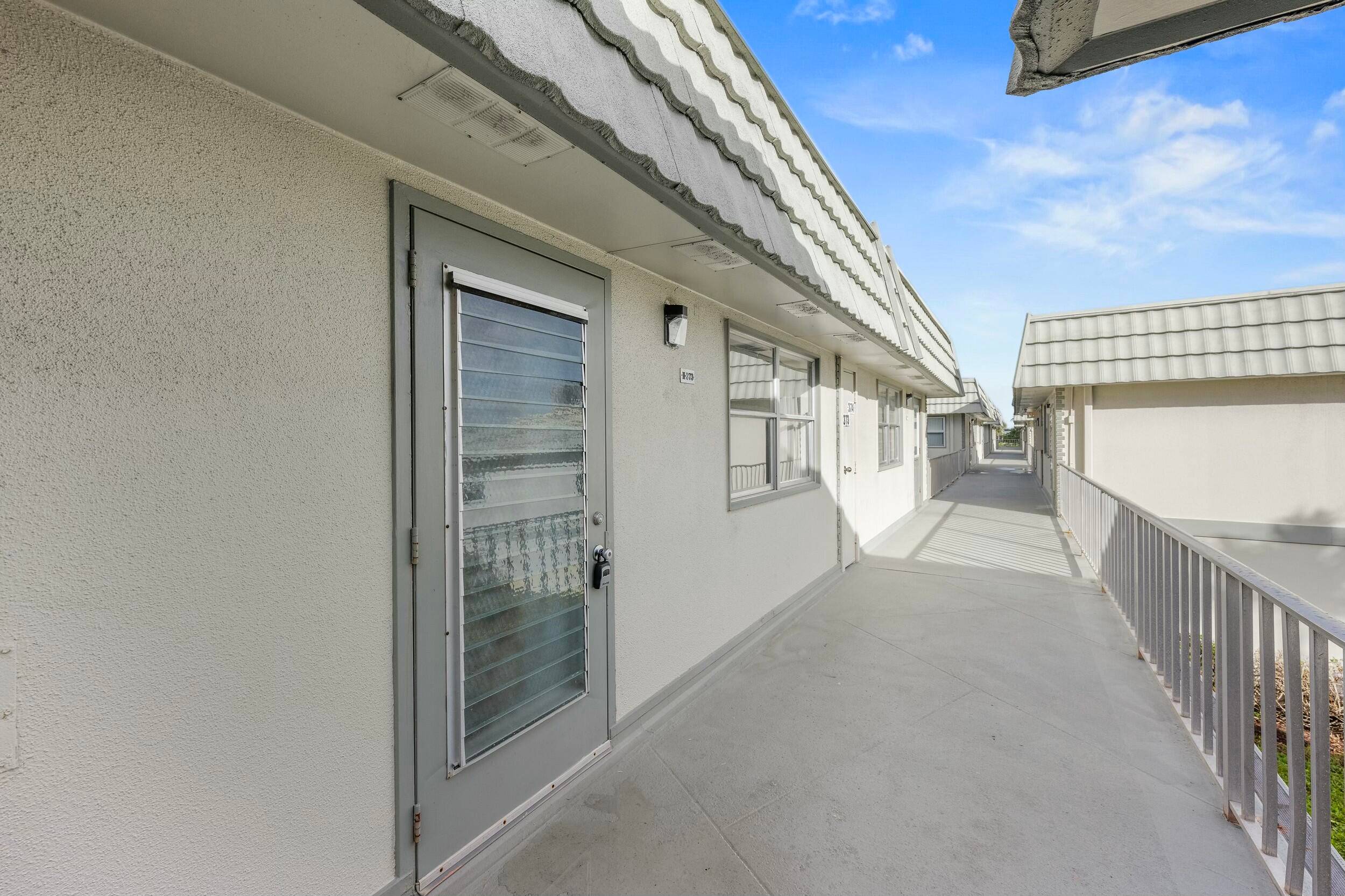Welcome to this second floor unit 2 bedroom, 2 bathroom condo located in the desirable Monaco Subdivision of Kings Point.