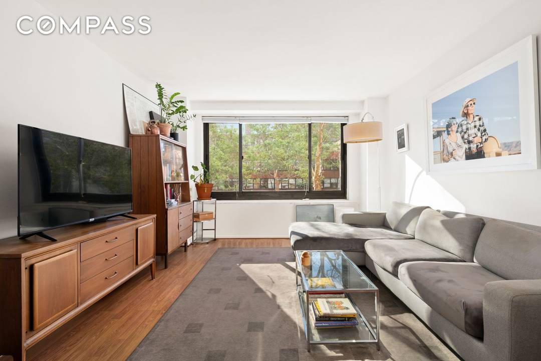 Expansive space, abundant natural light and leafy treetop views await in this beautifully updated one bedroom, one bathroom co op offering an exceptional Clinton Hill location adjacent to the Pratt ...