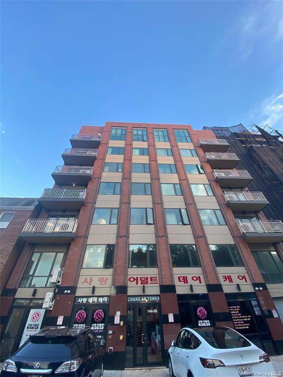 Flushing prime location, Large 2 bed and 2 bath condo with 2 balcony total 90sqft in elevator building.