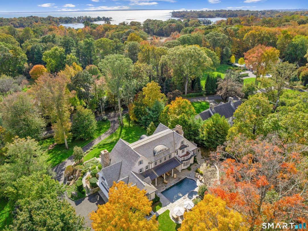 10 Cross Road is custom built and thoughtfully designed by Louise Brooks Artisan Builders.