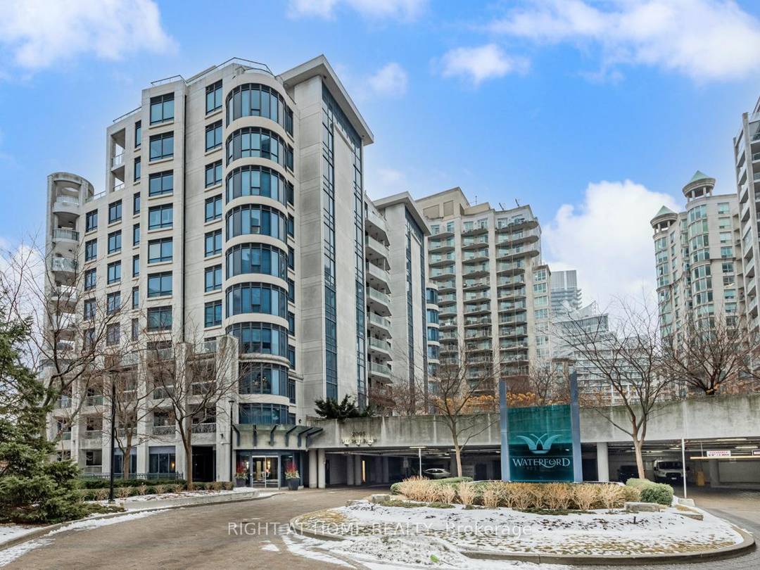Luxurious 3 Bedroom Penthouse with Panoramic Lake Views at the boutique condo The Waterford.