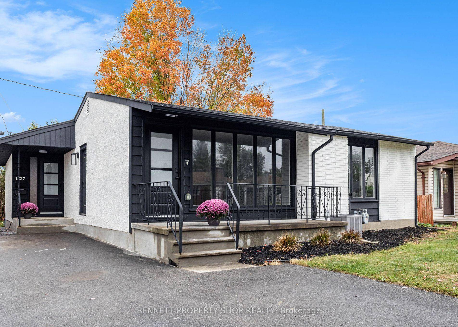 This fully renovated bungalow with secondary dwelling, located in one of the city's most convenient areas, is a turnkey gem for investors or homeowners seeking dual income potential.