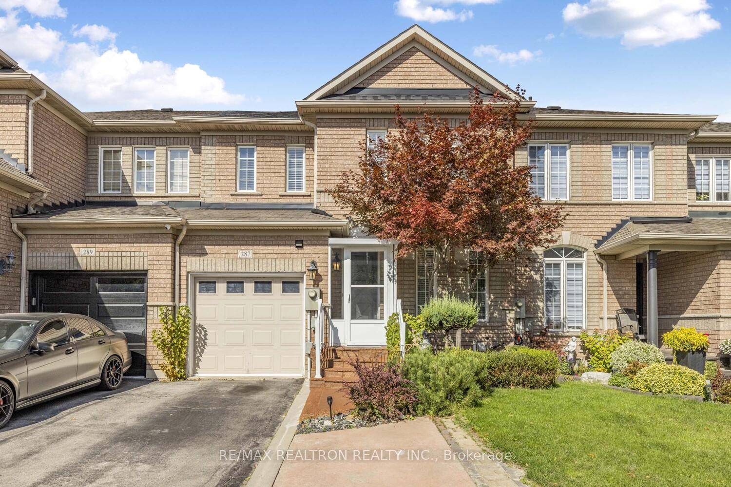 Welcome to 287 Wildberry Crescent, a beautifully maintained and move in ready freehold townhome nestled in the heart of prestigious Vellore Village one of Vaughans most desirable and family friendly ...