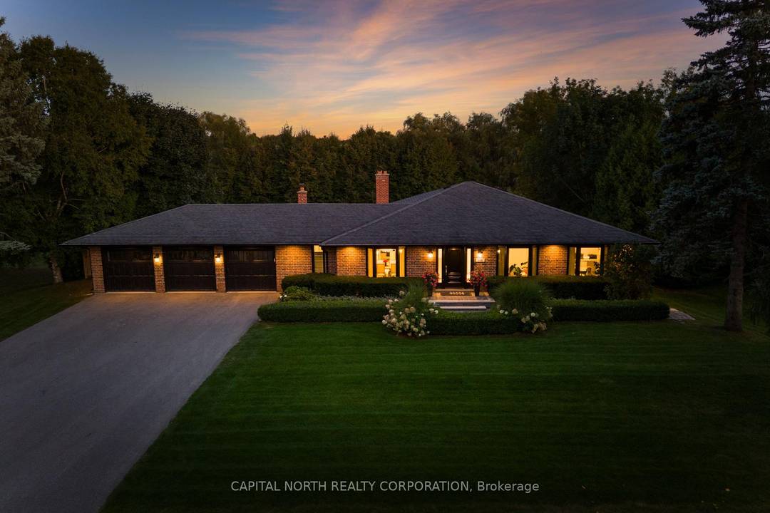 Beautifully Updated Bungalow In King City's Coveted Clearview Neighbourhood.