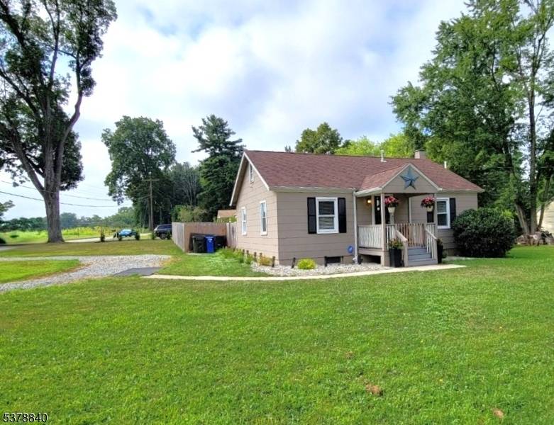 Why rent when you can own this beautiful, renovated ranch in lovely Morris County !