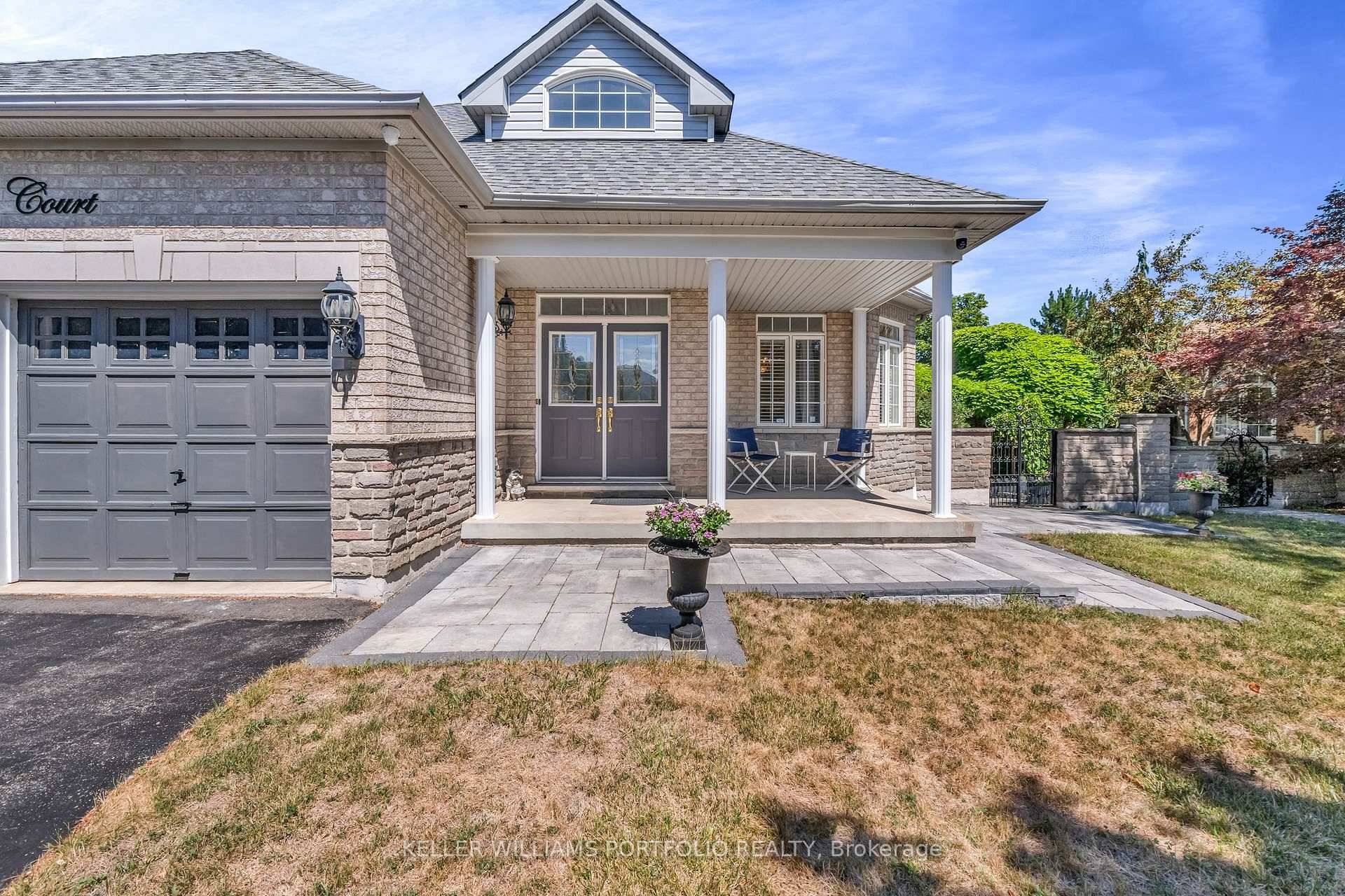 Welcome to this 3 1 Bungalow with a spacious in law suite, in the coveted Valleywood neighbourhood nestled on a quiet cul de sac.
