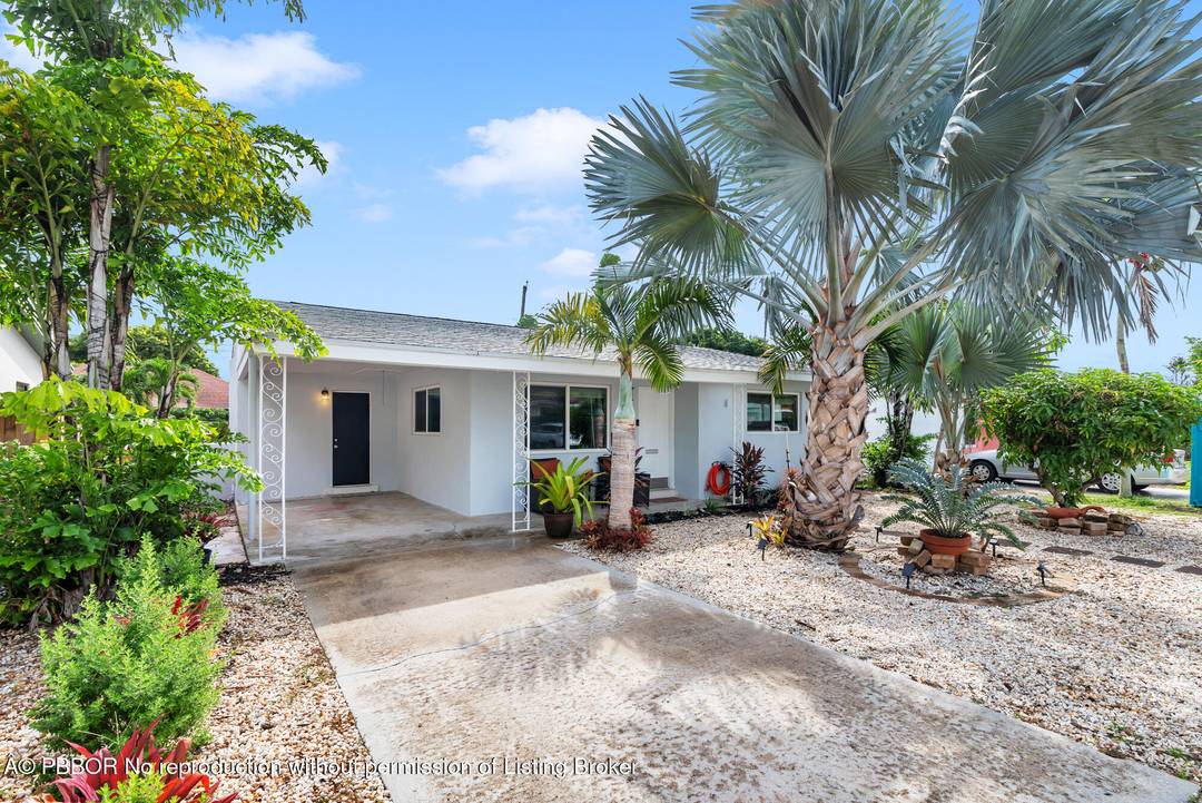 Discover coastal Florida living at its best in this charming 2BR 2BA home in Lake Worth Beach.