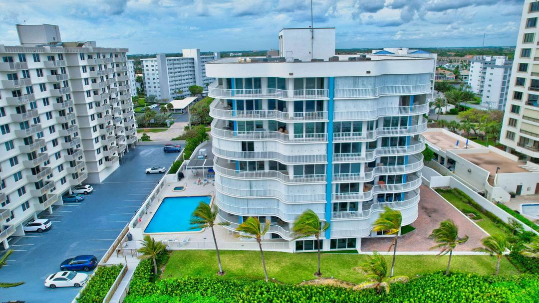 Stunning Corner Unit in Boutique Oceanfront Building Experience unparalleled luxury and breathtaking views in this exquisite 3 bedroom, 4 bathroom corner condo located in a prestigious boutique oceanfront building located ...