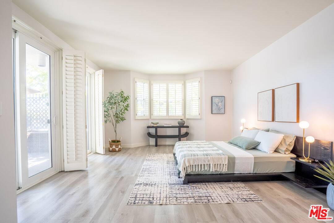4595 Wilshire Blvd 2BR La