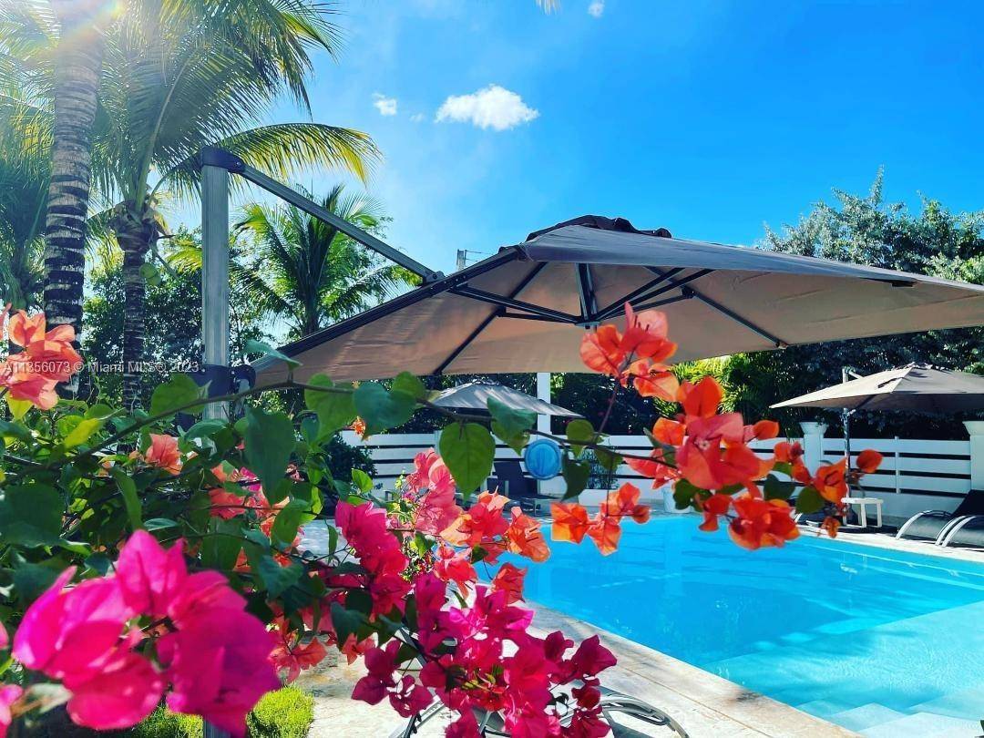 The Boutique Hotel Las Flores is located in Punta Cana, just 15 minutes from the beaches of Bavaro, 20 minutes from the Punta Cana International Airport.