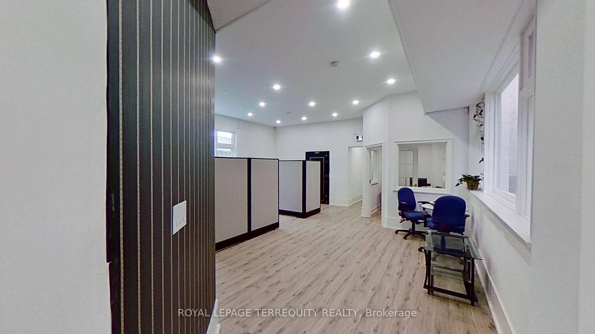 Great Opportunity In The Heart Of Downtown Richmond Hill, Main Floor Unit Potential For Retail Or Professional Uses.