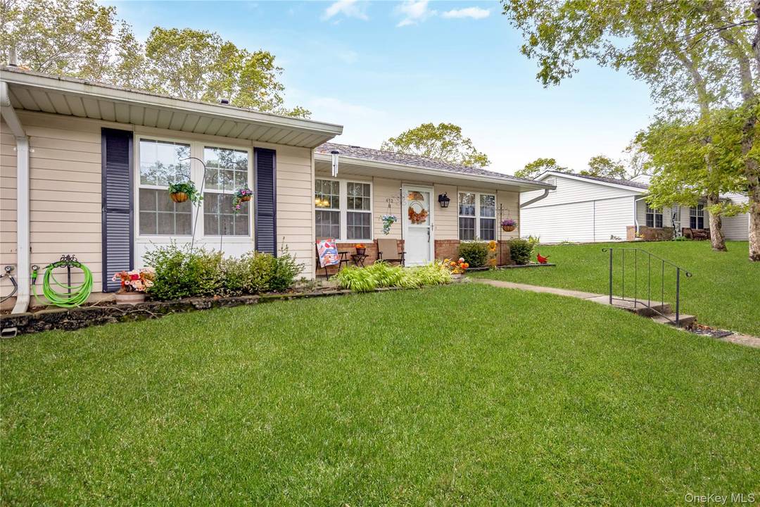 Discover this beautifully updated Oakmont model in the desirable, gated 55 community of Leisure Village.