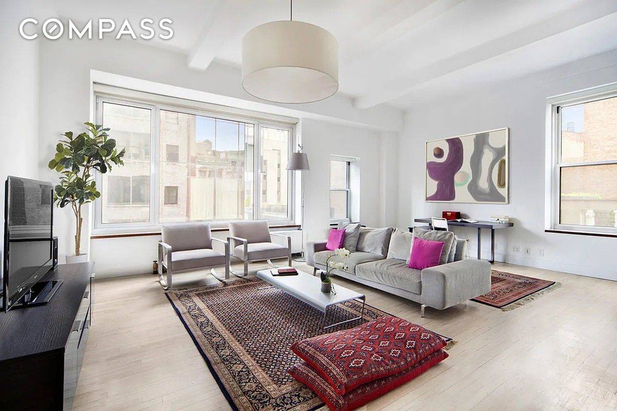 This tastefully renovated 1 bedroom convertible 2 bedroom Loft residence in an attractive Pre War building, with 24 hr lobby attendant on a beautiful tree lined street in the heart ...