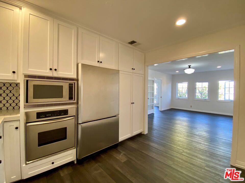 619  S La Brea AVE 1BR Hancock Park La