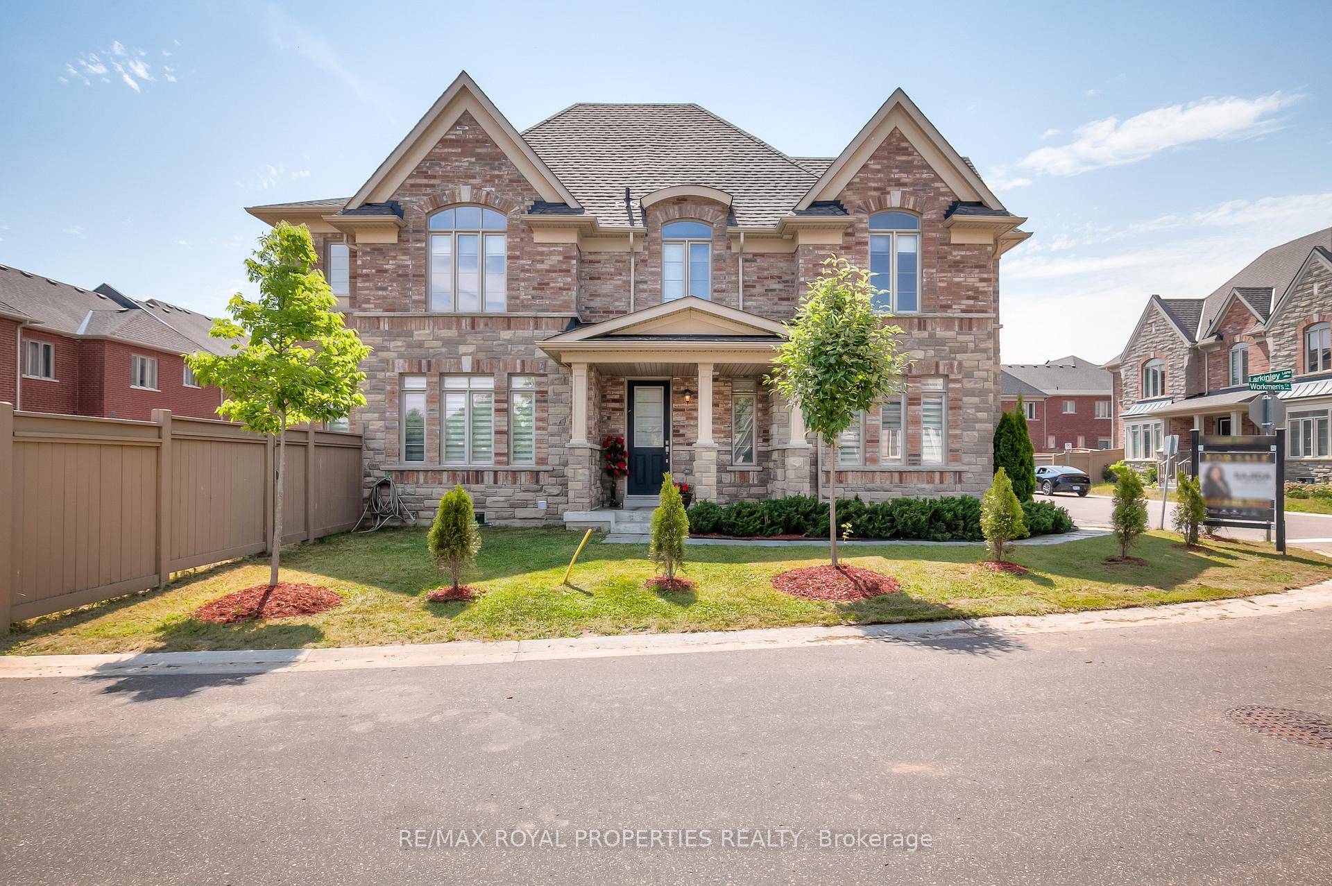 Above Ground 2150 SF. A Spacious amp ; Versatile Family Home !