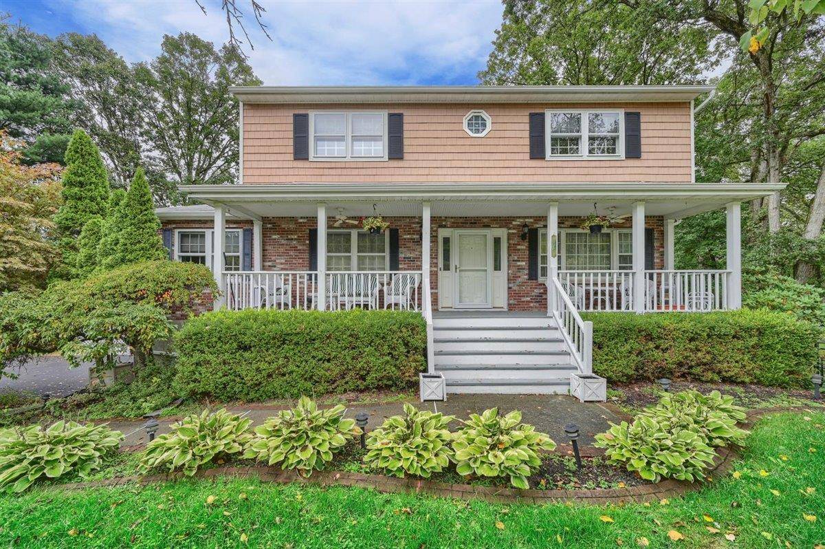 Beautifully maintained and spacious 4 bedroom, 2.