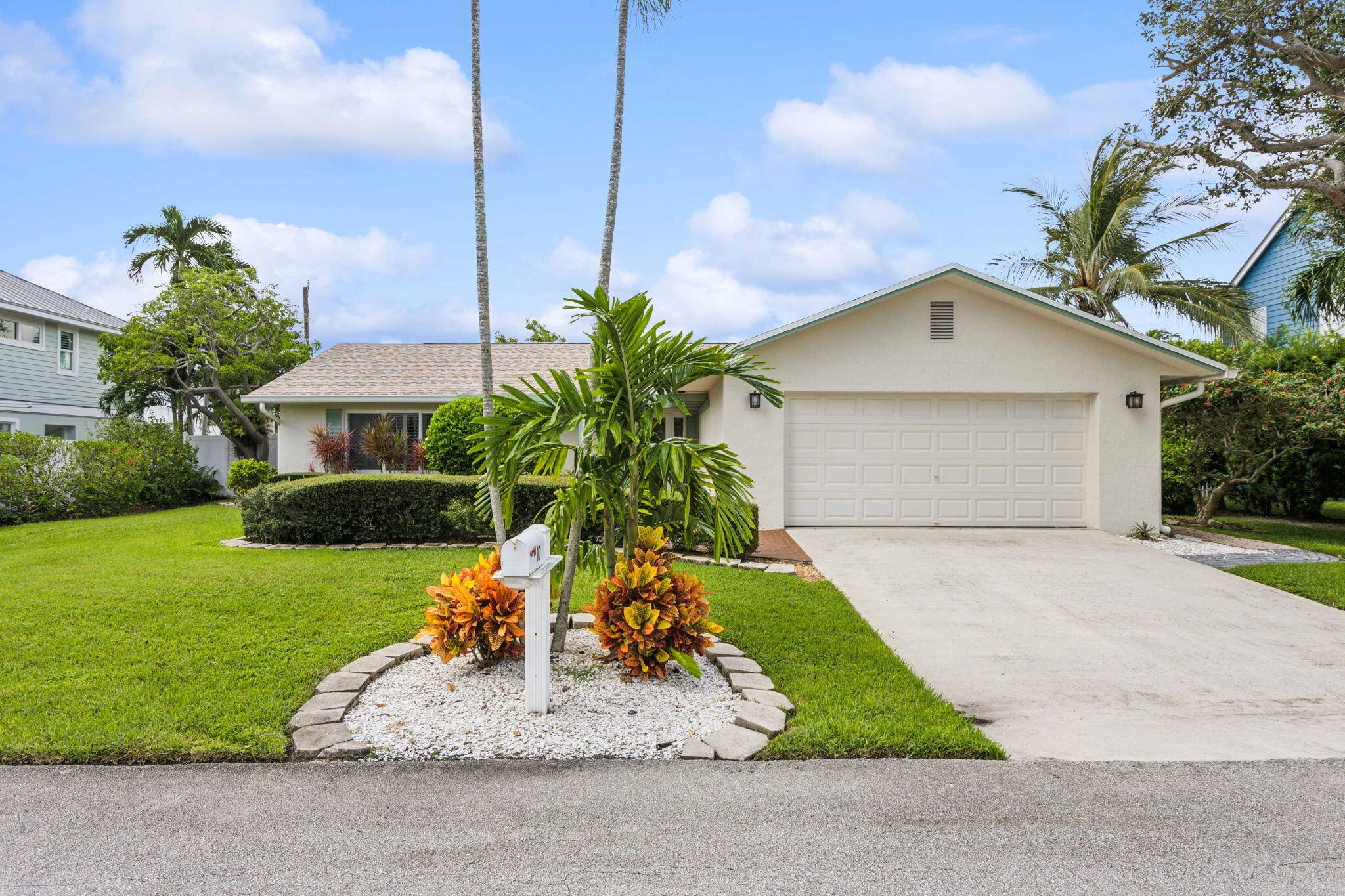 Experience coastal living in an incredible location !